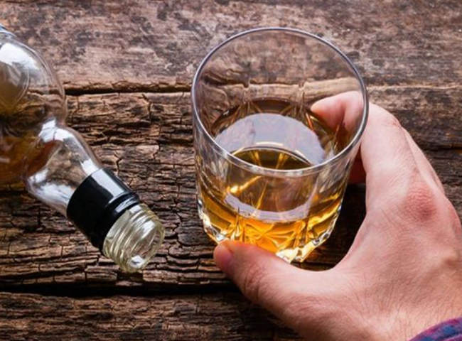 D&ugrave;ng rượu để khử m&ugrave;i hiệu quả