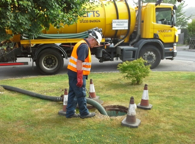 Thợ r&uacute;t hầm cầu quận 4 c&oacute; quy tr&igrave;nh thi c&ocirc;ng chuy&ecirc;n nghiệp