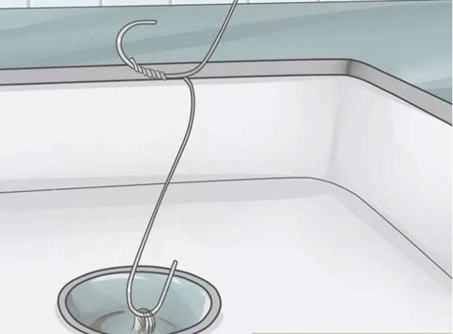 Th&ocirc;ng đường ống rửa b&aacute;t bằng m&oacute;c quần &aacute;o